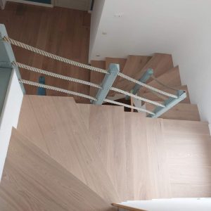 Habillage avec parquet contrecollé d’un escalier