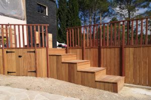 Terrasse et escalier d’accès tout en bois